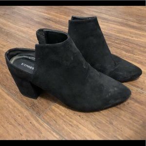 Black Zara Heeled Shoes-Faux velvet on outside